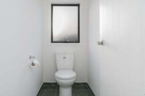 Photo of property in 54 Sapperton Drive, Henderson, Auckland, 0612