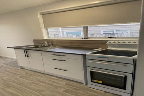 Photo of property in 35 Thornlow Street, Glendene, Auckland, 0602