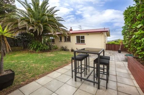 Photo of property in 2 Karoro Place, Paremata, Porirua, 5024