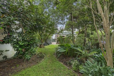Photo of property in 38 Derwent Street, Island Bay, Wellington, 6023