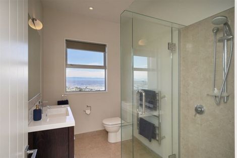 Photo of property in 5 Peregrine Close, Mount Pleasant, Christchurch, 8081