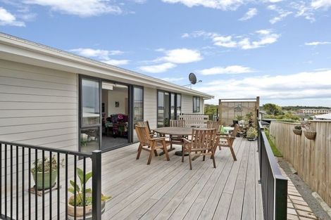 Photo of property in 27 Matenga Street, Waikanae, 5036