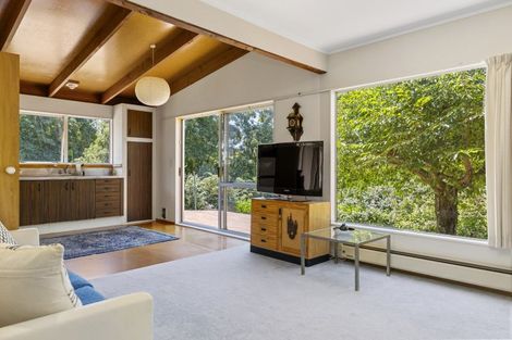 Photo of property in 22 Reeves Road, Acacia Bay, Taupo, 3330