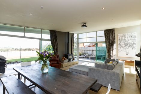 Photo of property in 19 Springdale Grove, Fitzherbert, Palmerston North, 4410