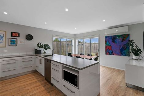 Photo of property in 30 William Wallbank Crescent, Swanson, Auckland, 0614