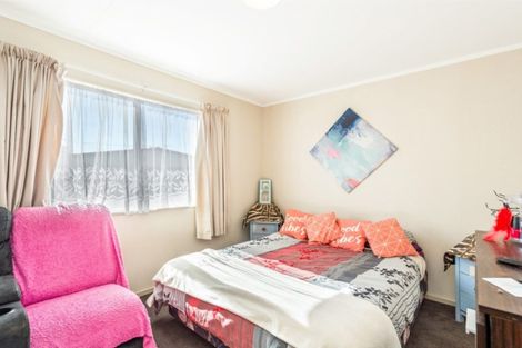 Photo of property in 4b Cricket Place, Melville, Hamilton, 3206