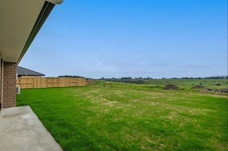 Photo of property in 72 Atlantic Drive, Fitzherbert, Palmerston North, 4410