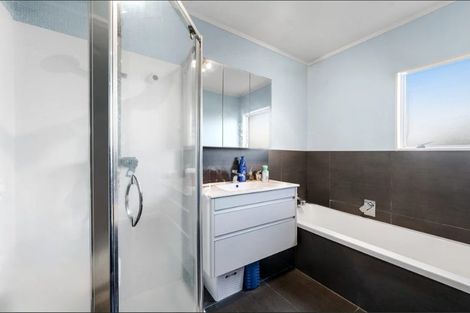 Photo of property in 1/66 Frank Nobilo Drive, Golflands, Auckland, 2013