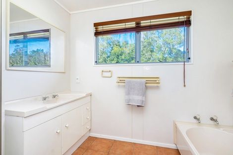 Photo of property in 117 Oakura Road, Oakura, Hikurangi, 0184