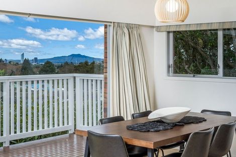 Photo of property in 12 Gretel Place, Hillcrest, Auckland, 0627