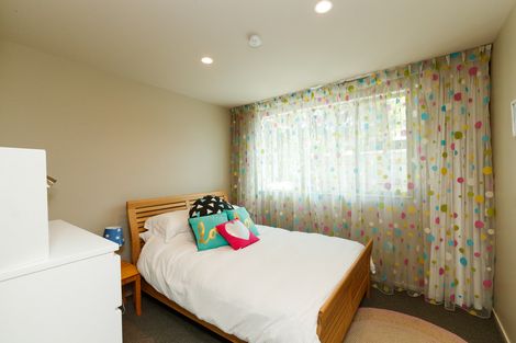 Photo of property in 19 Springdale Grove, Fitzherbert, Palmerston North, 4410