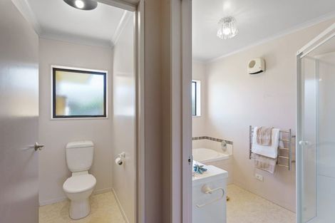 Photo of property in 130 Weggery Drive, Waikanae Beach, Waikanae, 5036