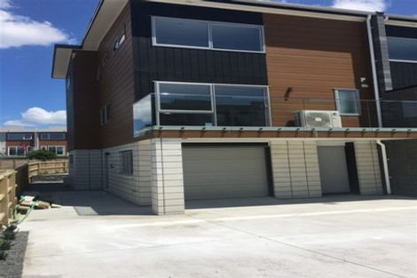 Photo of property in 2 Meritage Lane, Te Atatu South, Auckland, 0610