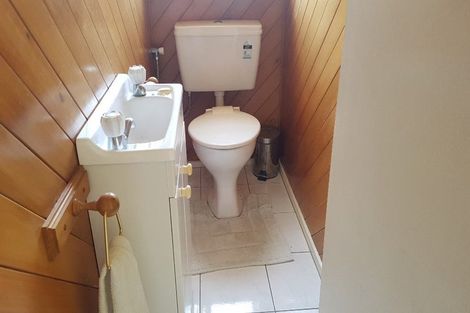 Photo of property in 38 Deverell Place, Northcross, Auckland, 0632