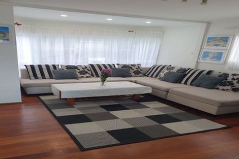 Photo of property in 2/479 Beach Road, Murrays Bay, Auckland, 0630