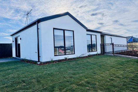 Photo of property in 24 Ruataniwha Avenue, Rangiora, 7400