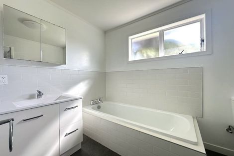 Photo of property in 12 Wilkinson Way, Browns Bay, Auckland, 0630