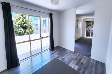 Photo of property in 2/33 Hawker Street, Mount Victoria, Wellington, 6011