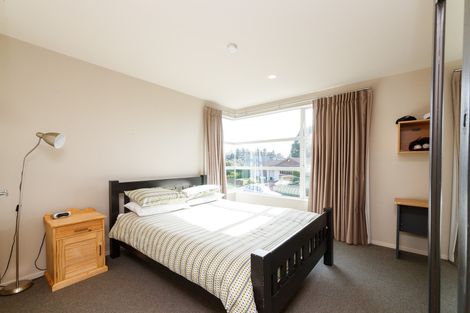 Photo of property in 19 Springdale Grove, Fitzherbert, Palmerston North, 4410