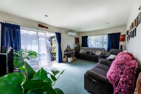 Photo of property in 23 Broadfield Street, Massey, Auckland, 0614