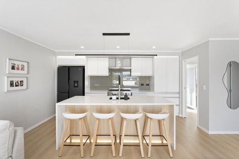 Photo of property in 21 Albert Hall Drive, Red Beach, 0932