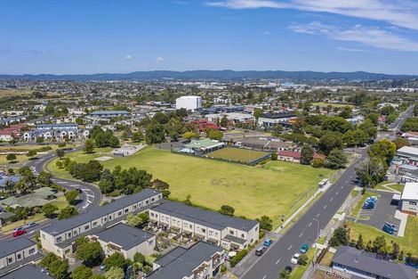 Photo of property in 2/15 Harbour View Road, Te Atatu Peninsula, Auckland, 0610