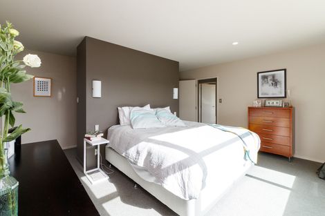 Photo of property in 19 Springdale Grove, Fitzherbert, Palmerston North, 4410