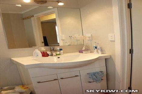 Photo of property in 17 Chelsea View Drive, Chatswood, Auckland, 0626