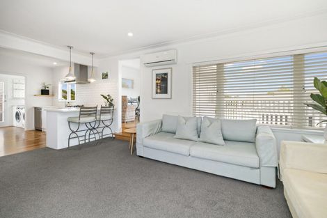 Photo of property in 1/232 East Coast Road, Forrest Hill, Auckland, 0620