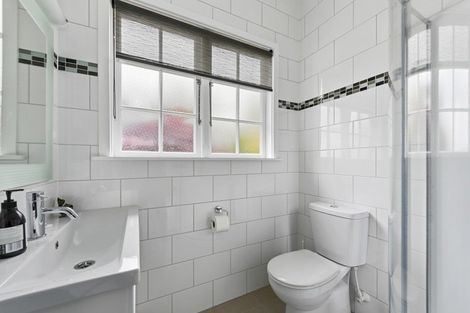 Photo of property in 18 Dowling Grove, Silverstream, Upper Hutt, 5019