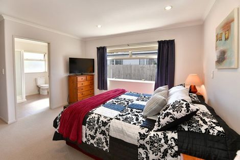 Photo of property in 25 Pine Road, Orewa, 0931