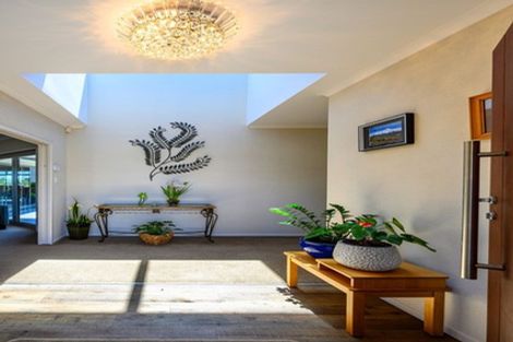 Photo of property in 5b Tupuhi Place, Highlands Park, New Plymouth, 4312