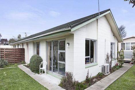 Photo of property in 2/139 Weston Road, St Albans, Christchurch, 8052