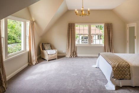 Photo of property in 60 Cheviot Road, Lowry Bay, Lower Hutt, 5013