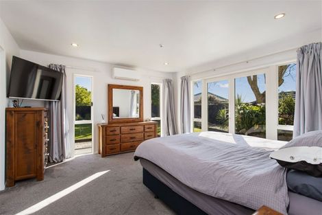 Photo of property in 4 Somerton Rise, Westmorland, Christchurch, 8025