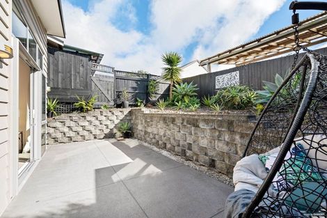 Photo of property in 2a Gosford Drive, Botany Downs, Auckland, 2010