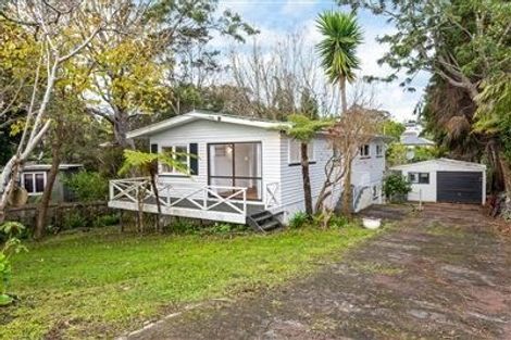 Photo of property in 16 Avonleigh Road, Green Bay, Auckland, 0604