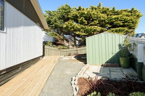 Photo of property in 14a Sunhaven Drive, Newlands, Wellington, 6037