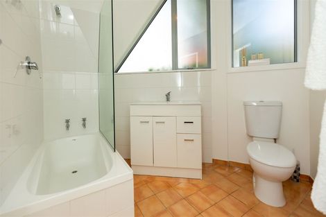 Photo of property in 2/280 Memorial Avenue, Burnside, Christchurch, 8053