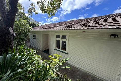 Photo of property in 30 Napier Street, Karaka Bays, Wellington, 6022