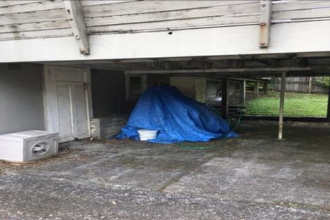 Photo of property in 8 Thuja Street, Green Bay, Auckland, 0604