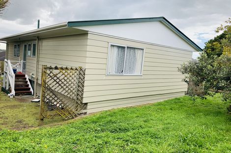 Photo of property in 1/2 Netherlands Avenue, Kelston, Auckland, 0602