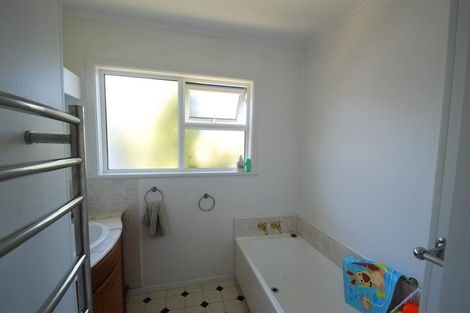 Photo of property in 109 Taylor Terrace, Tawa, Wellington, 5028