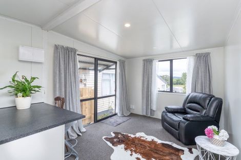 Photo of property in 9a Edelweiss Grove, Timberlea, Upper Hutt, 5018