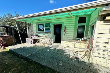 Photo of property in 220 Clyde Street, Balclutha, 9230
