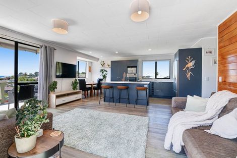 Photo of property in 11 Brampton Road, Snells Beach, 0920