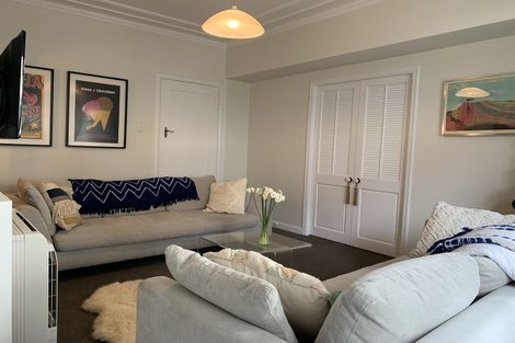 Photo of property in Olympus Flats, 2/280 Oriental Parade, Oriental Bay, Wellington, 6011