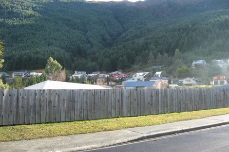 Photo of property in 2 Mackinnon Terrace, Sunshine Bay, Queenstown, 9300