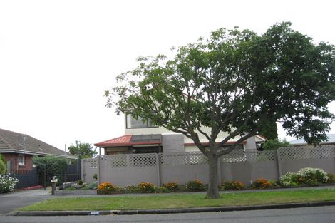 Photo of property in 92 Avondale Road, Avondale, Christchurch, 8061