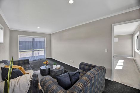 Photo of property in 13 Cooke Farm Grove, Waiwhakaiho, New Plymouth, 4312